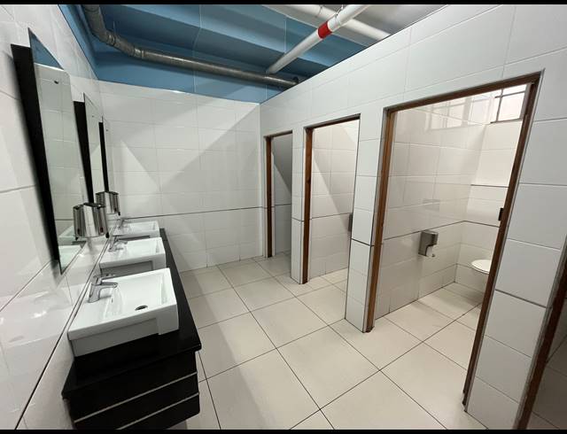 69M² BUSINESS TO LET IN WOODSTOCK